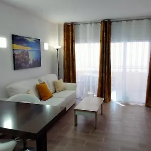 luminoso-y-bonito-apartamento-con-piscina-en-frente-del-mar.in-canary-islands.com/